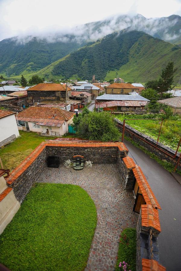 Sno Inn Kazbegi ภายนอก รูปภาพ