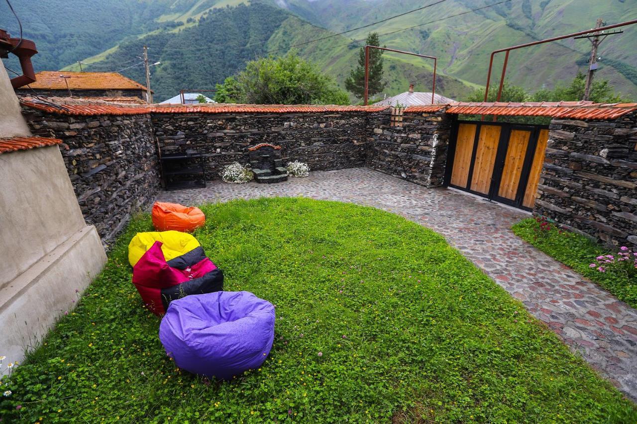 Sno Inn Kazbegi ภายนอก รูปภาพ